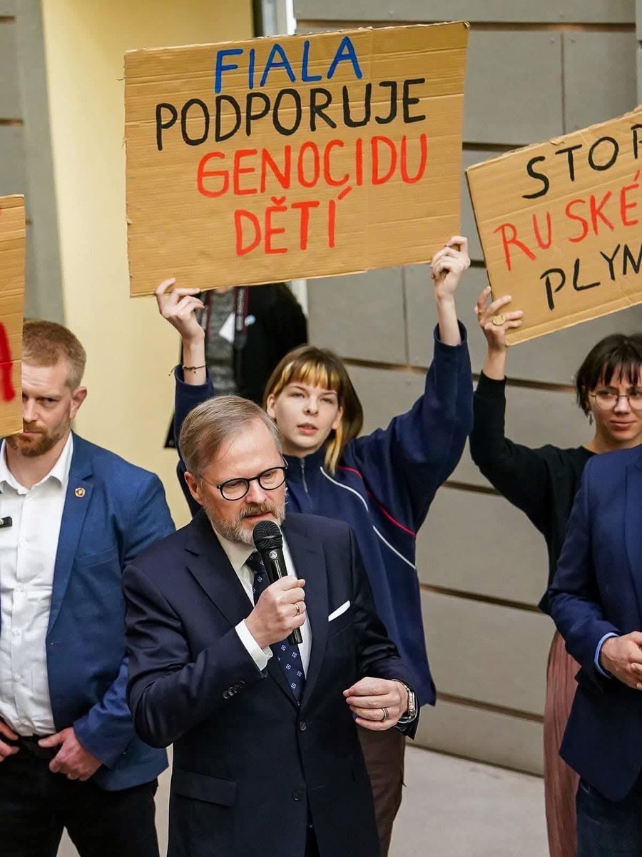 Činí mi velkou radost být v tento moment “Fiala tým” proti pomýleným neobolševickým rozmazlencům.