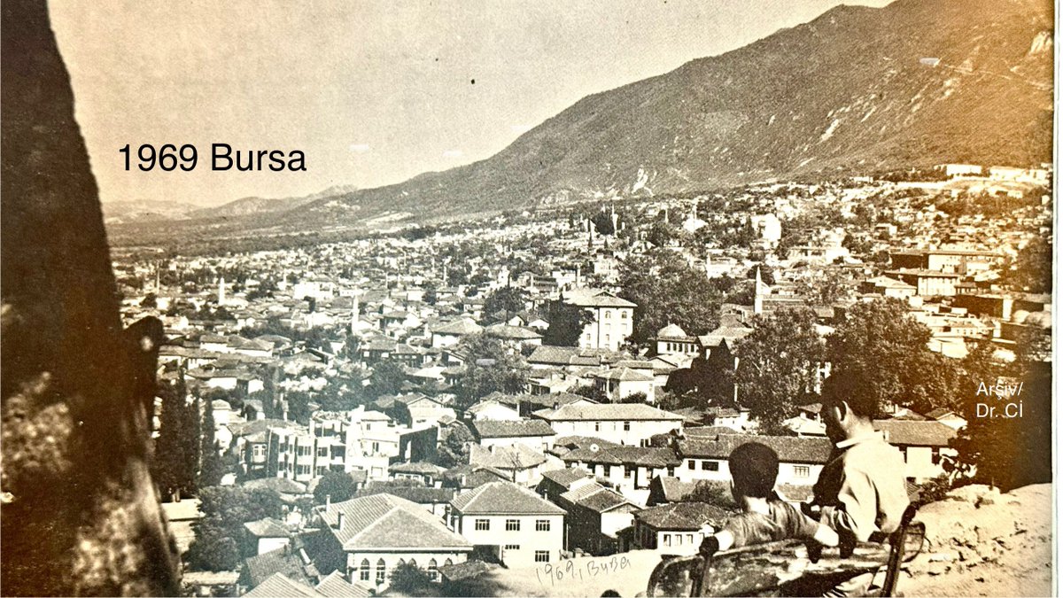 ceyhunirgil's tweet photo. Bursa Çekirge, Acemler,
1937 Çekirge yolu
ve 1937 konserve fabrikası işçileri
.
#BursaTarih #BursaMiras #BursaBellek #BursaMüze #TarihteBugün #Müze #KentTarihi #Arşiv #Bursa @bursabuyuksehir @uludagkurumsal @BUUTipFakultesi @BursaValiligi @Bursa_Okulu @kultursanatbbb @BursaKentKonsey