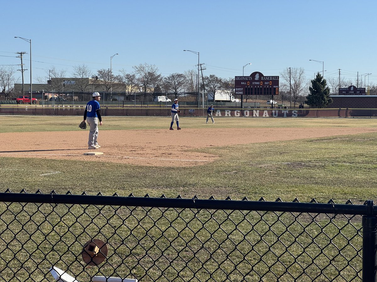Hello from Summit. It’s sunny, breezy and cool for Opening Day. Argo hosting Kennedy. Coverage for #SouthwestRegional.
<a href="/argobaseball/">Argo Baseball</a> <a href="/KennedyBSBL/">Kennedy HS Crusaders Baseball</a>