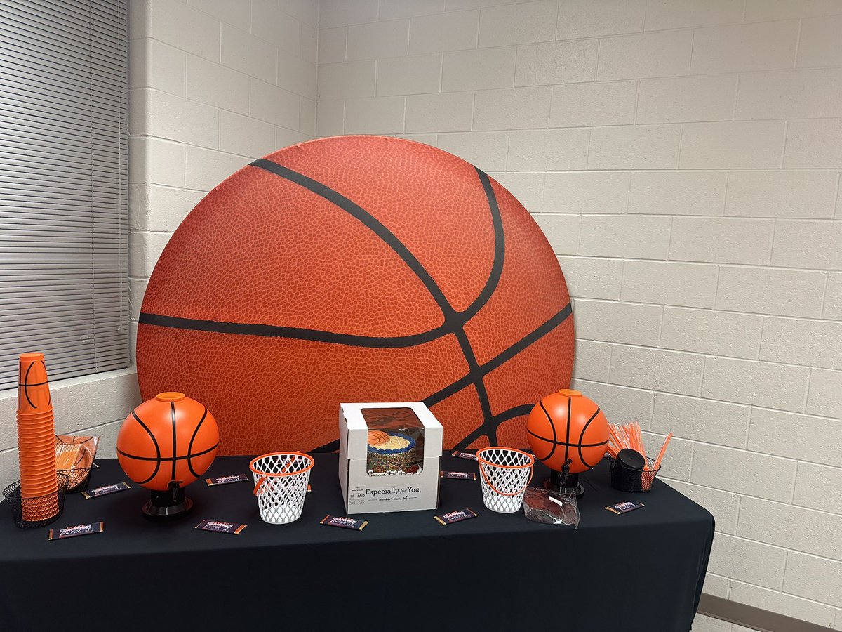 Corrie Collier: Ed.S,CMAA,CIC (@cvcollier_ad) on Twitter photo @APSAthletics70 had to show our BEST Academy Eagles some love today at our Athletic Offices. They also got a chance to view some 💍s and enjoy a delicious lunch. Thanks to Dr. Bradshaw and Dr. Johnson for speaking to them today. <a href="/apsupdate/">ATL Public Schools</a> <a href="/Robwil1911/">Robert E. Wilson, Sr. CMAA</a> <a href="/JacksonQue4/">Rendell Jackson Ed.S, CMAA</a> @APSAthletics70 had to show our BEST Academy Eagles some love today at our Athletic Offices. They also got a chance to view some 💍s and enjoy a delicious lunch. Thanks to Dr. Bradshaw and Dr. Johnson for speaking to them today. <a href="/apsupdate/">ATL Public Schools</a> <a href="/Robwil1911/">Robert E. Wilson, Sr. CMAA</a> <a href="/JacksonQue4/">Rendell Jackson Ed.S, CMAA</a>