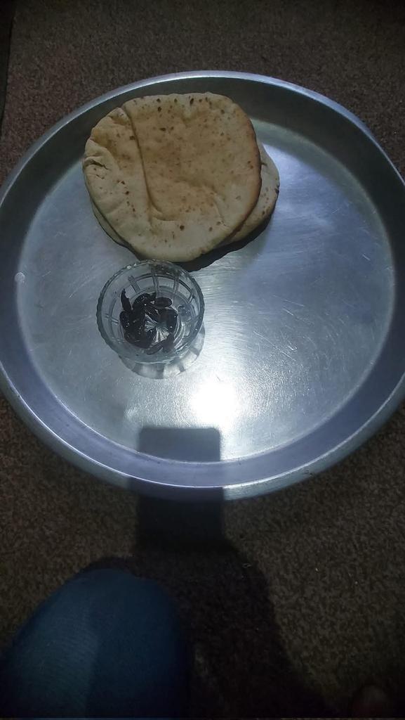 frim_gaza's tweet image. عندكوا علم انوا في ناس مفطروش غير ميه وزيتون ورغيف خبز 

#غزة 💔 
gofund.me/8c857b3b