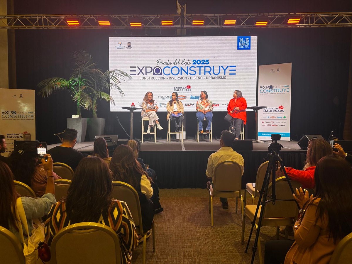 Panel "Construyendo Igualdad" en la EXPO CONSTRUYE desde el Centro de Convenciones de Punta del Este. 🌟

💜 Gracias a todas por ser parte, ¡sigamos construyendo igualdad! ✨

#OMEU #MujeresOMEU #ConstruyendoIgualdad #EXPOCONSTRUYE #LiderazgoFemenino #AutonomíaEconómica