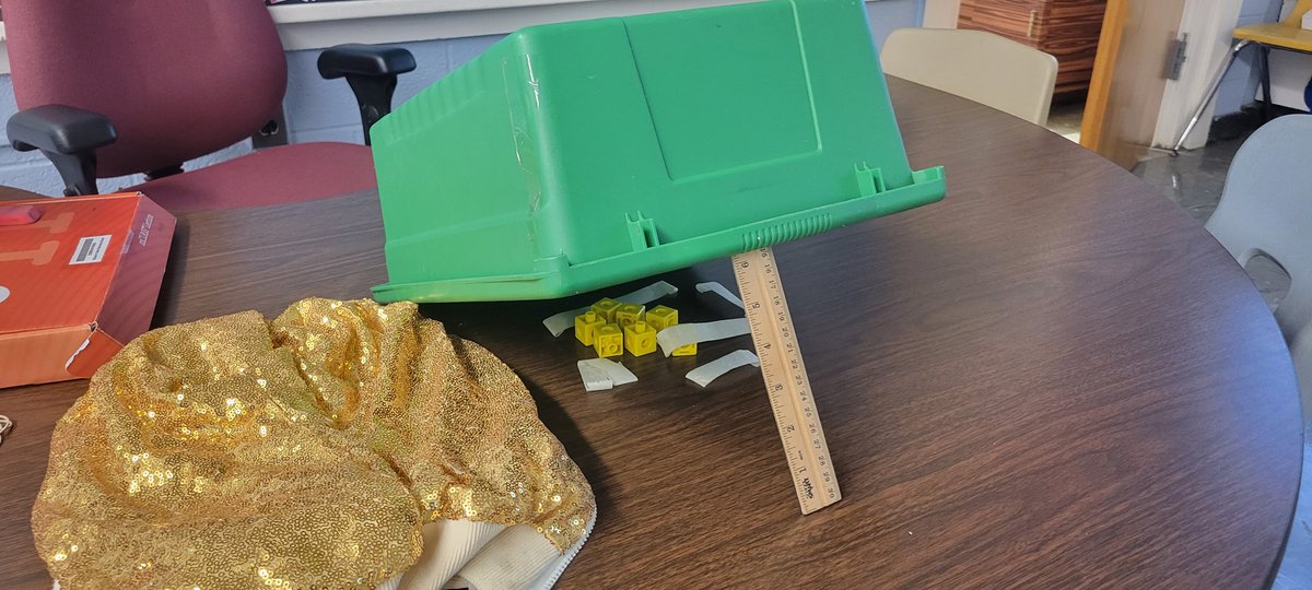 AritaElizabeth4's tweet photo. My kids and I were trying to catch the leprechaun today but we couldn't, he was sooo fast! However, he left them a present under their chairs. 💚 They were lucky but I'm more lucky to have them 🍀 Saint Patrick's Day @WHOwenES kindergarten-SI
@ParticipateLrng https://t.co/70rpPKU9ta