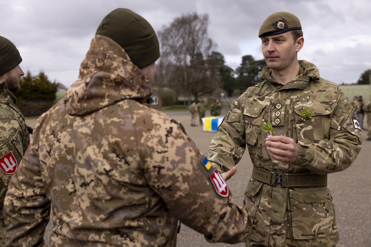 The Army in London tweet media