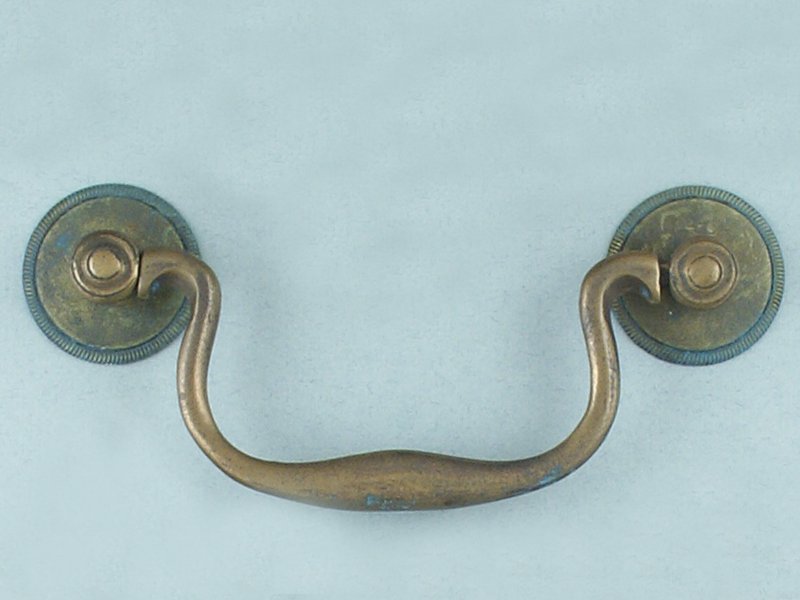 robnant21's tweet photo. A commonly mistaken detecting find the Georgian drawer handle screws often mistaken for flintlock top jaw screws one is brass the others are steel and the brass one has a square shank to fit the escutcheon and to stop it spinning when the back nut is tightened. https://t.co/aHGCsDT0xK