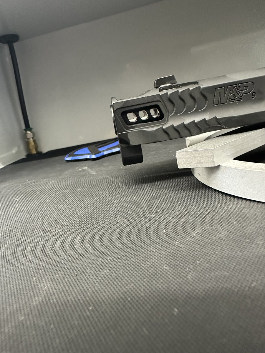 Floyds Custom Shop tweet media