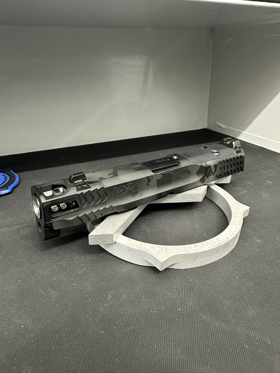 Floyds Custom Shop tweet media