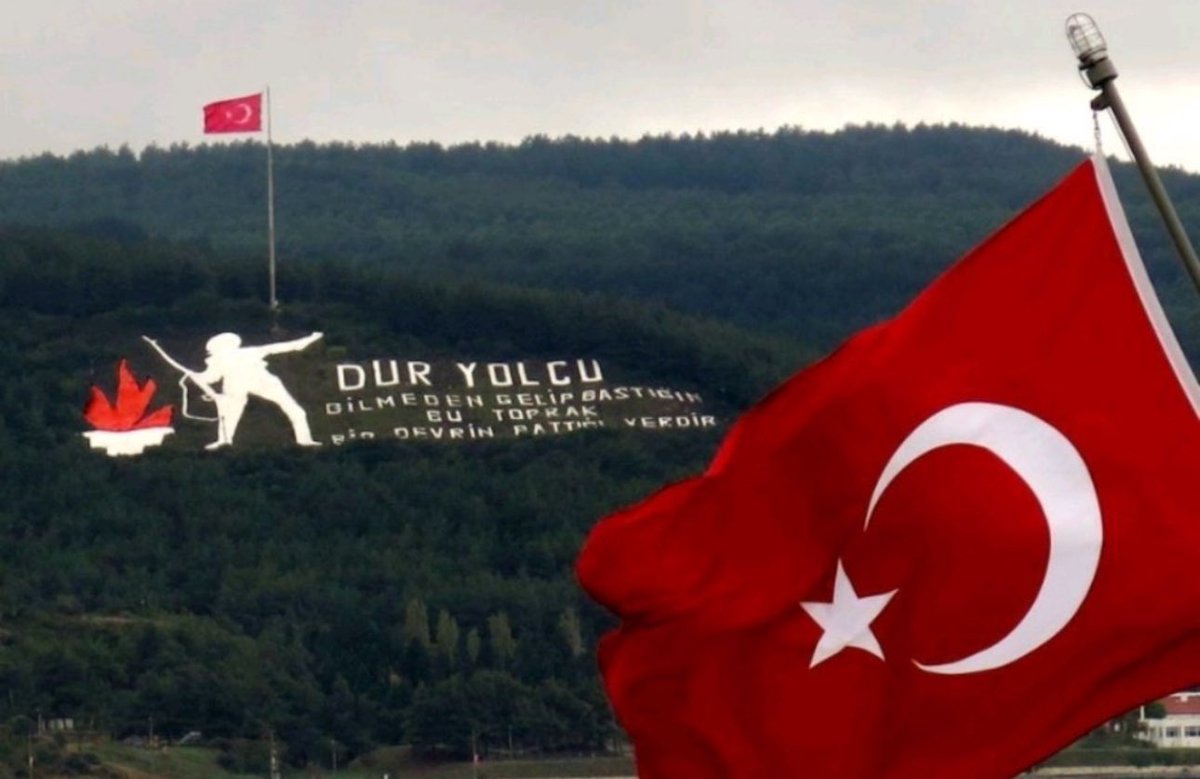 Gök kubbede yankılanan tek ses: "Çanakkale geçilmez!" 🇹🇷

#ÇanakkaleGeçilmez 
#18MartÇanakkaleZaferi