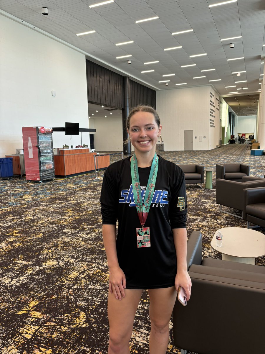 CoachMadisonVB's tweet photo. Another qualifier, another medal. Taking home ๐ฅ in 18 Open at Music City. #outwork #doublequalified @HoustonSkyline @MoMadison15 https://t.co/jQnhnVUk92