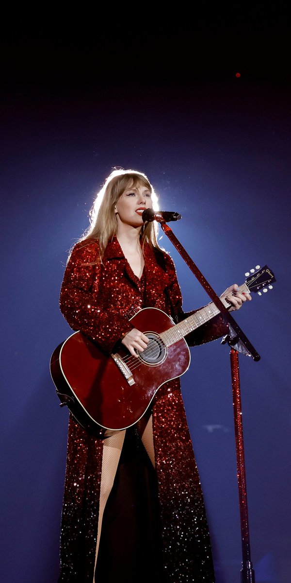 TayUpdatesARG's tweet photo. 🔙| Hace 2 años Taylor dió inicio al #TSTheErasTour en Glendale, Arizona. Ese día comenzó el tour más grande de la historia.

¿Cuál fue tu momento favorito? https://t.co/atYYzIpbe5