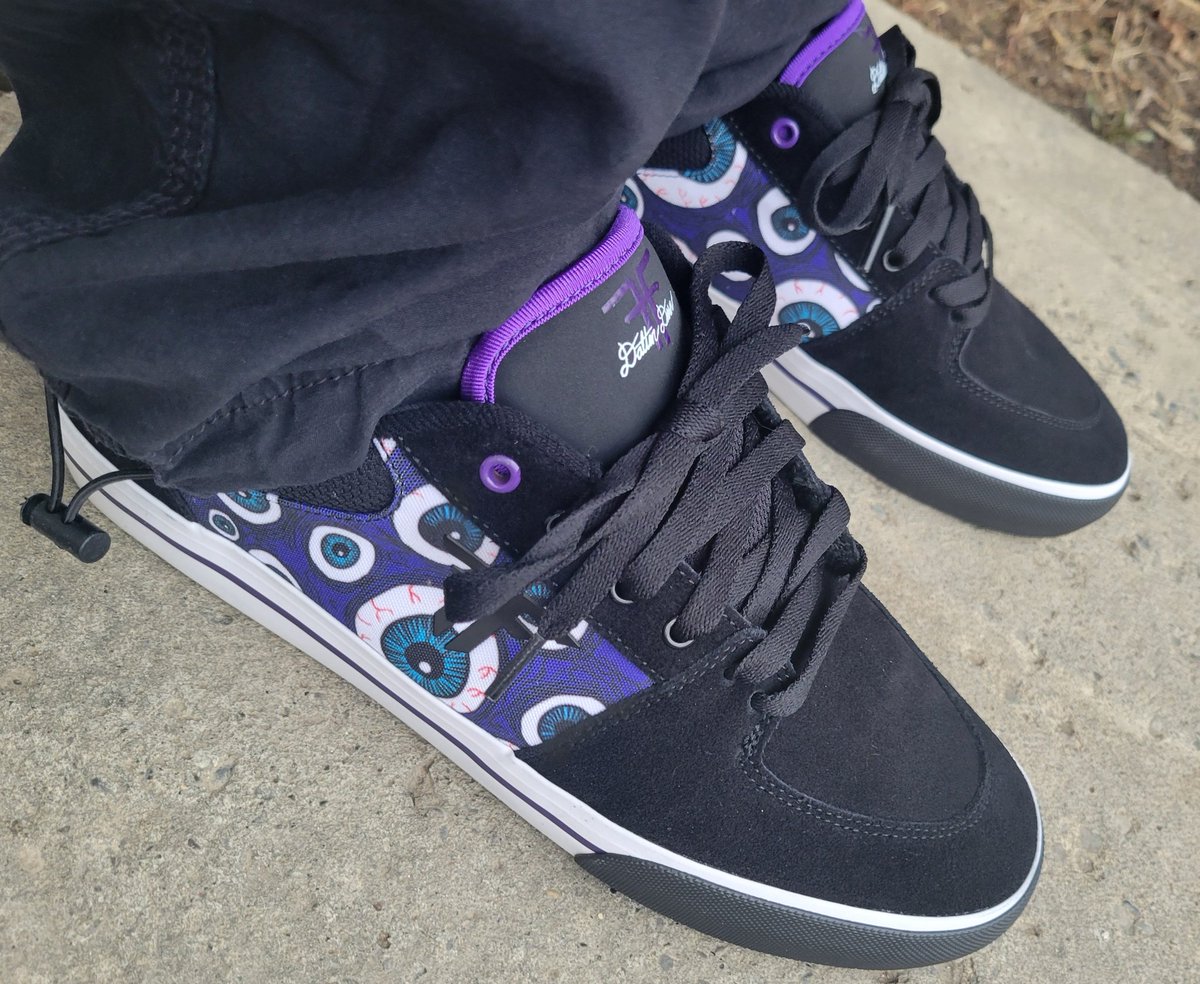 Chicka3000's tweet photo. #KOTD #fallenfootwear #heroinskateboards #patriot #vulc @fallenfootwear #sk8ordie https://t.co/A4Pj97NE6z