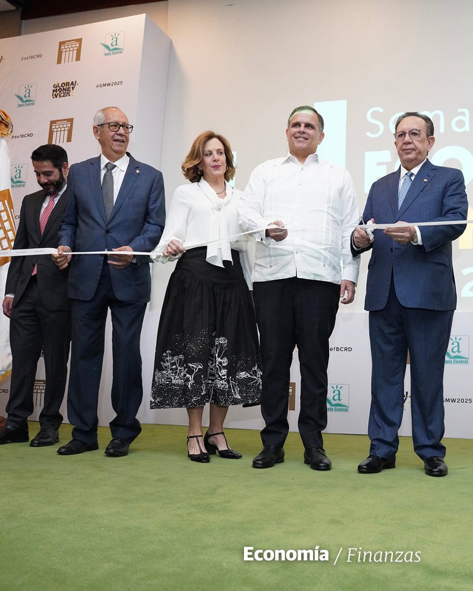 DiarioLibre's tweet photo. 📈 | #FinanzasDL | El gobernador presentó el informe oficial de la Encuesta Nacional de Inclusión Financiera 2023 en el acto de apertura de la edición 11 de la Semana Económica y Financiera de la entidad

🔗https://t.co/lMbrximIpe

#DiarioLibre #Noticias #BancoCentral https://t.co/E9ZBzM81ZW