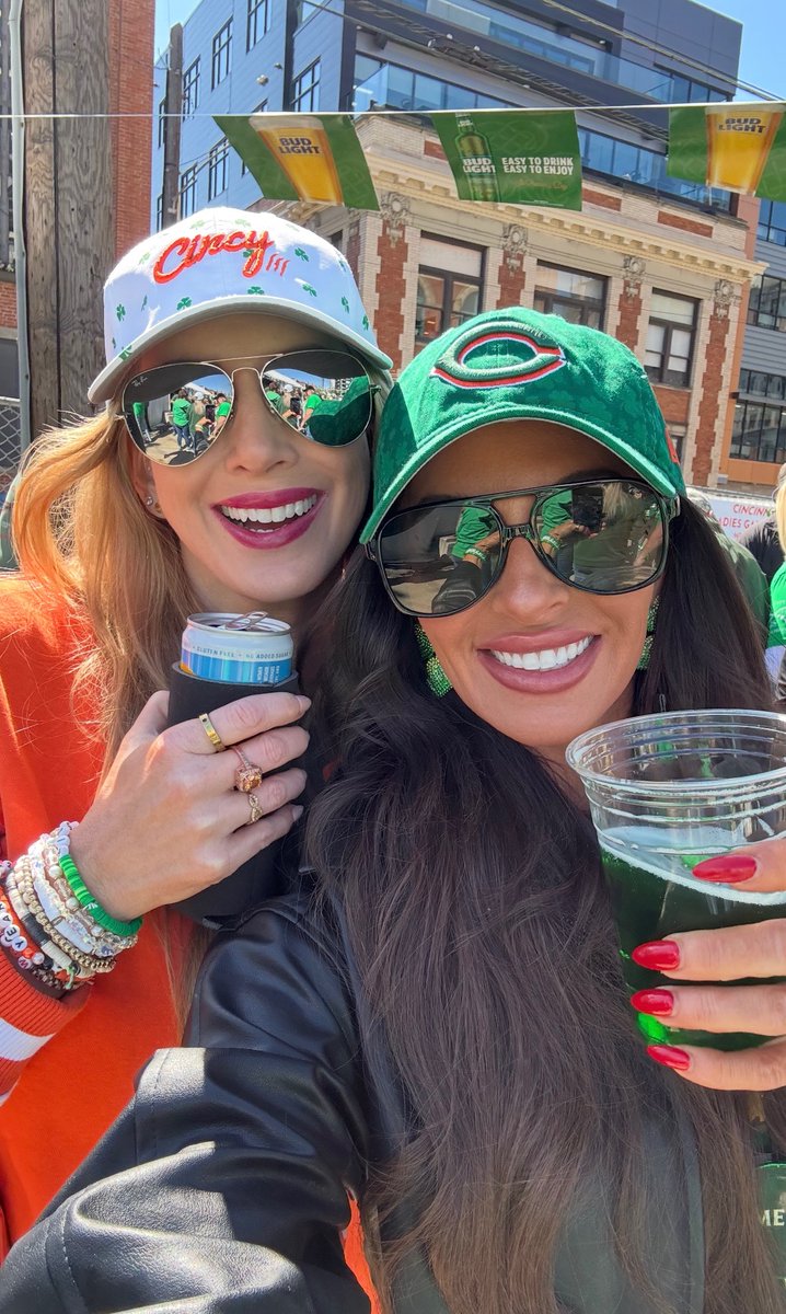 thewhobae's tweet image. I feel lucky 🍀🧡💚 @SaraElyse128 @TheTiffPotter @jonjononair