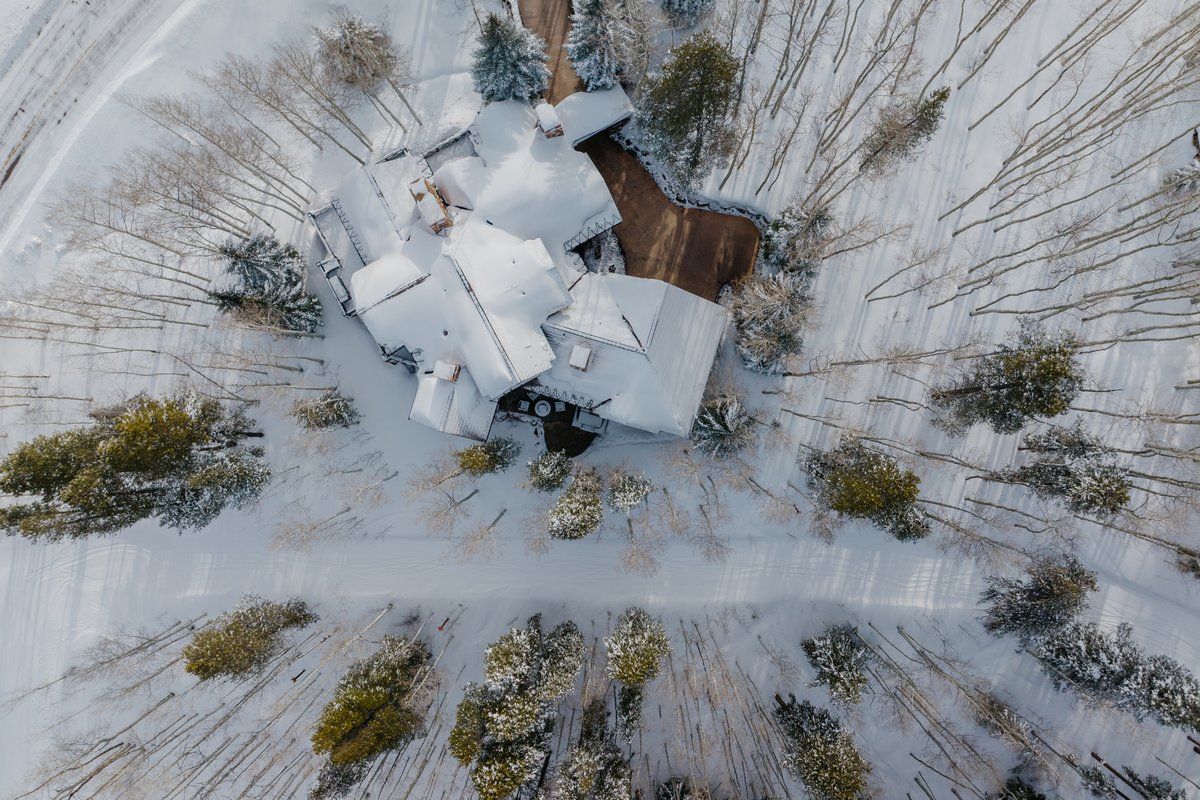 InvitedHome's tweet image. You're in luck 🍀 these incredible homes are still available for a late March getaway ⛷️

1. Creek Crossing at Canyons
2. Daybreak Escape at Bachelor Gulch
3. Stone Creek Chalet at the Aspens
4. Canyons Edge

Comment below for more details.