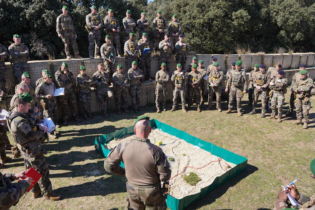 CDC1REG's tweet image. L'exercice Terrain Libre Terra Nostra a débuté.

Le déploiement initial du régiment et le rehersal de la manœuvre: une étape clé pour assurer la réussite de la mission.

#1REG #TerraNostra #missions #légion