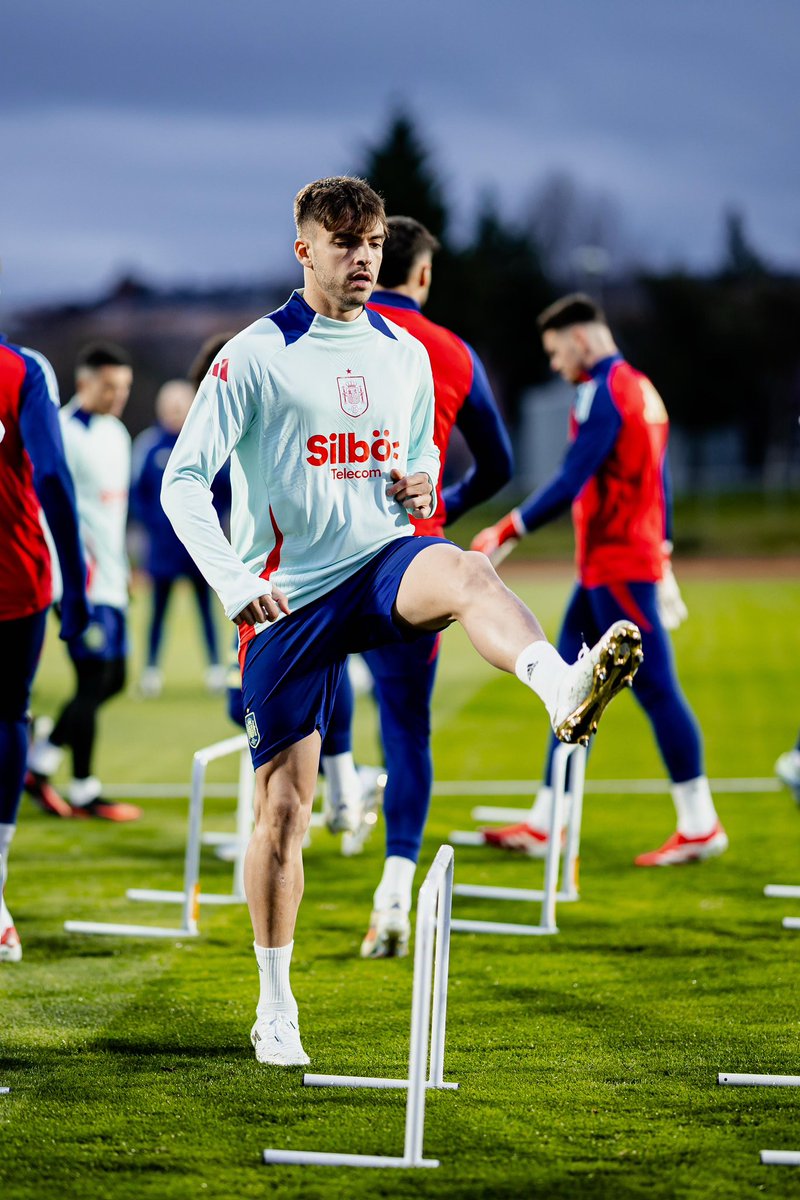 Raúl Asencio (@raulasencio7) on Twitter photo ¡Primer día con la <a href="/SEFutbol/">Selección Española Masculina de Fútbol</a> Agradecido por la gran acogida de todos! #VamosEspaña | #NationsLeague ¡Primer día con la <a href="/SEFutbol/">Selección Española Masculina de Fútbol</a> Agradecido por la gran acogida de todos! #VamosEspaña | #NationsLeague