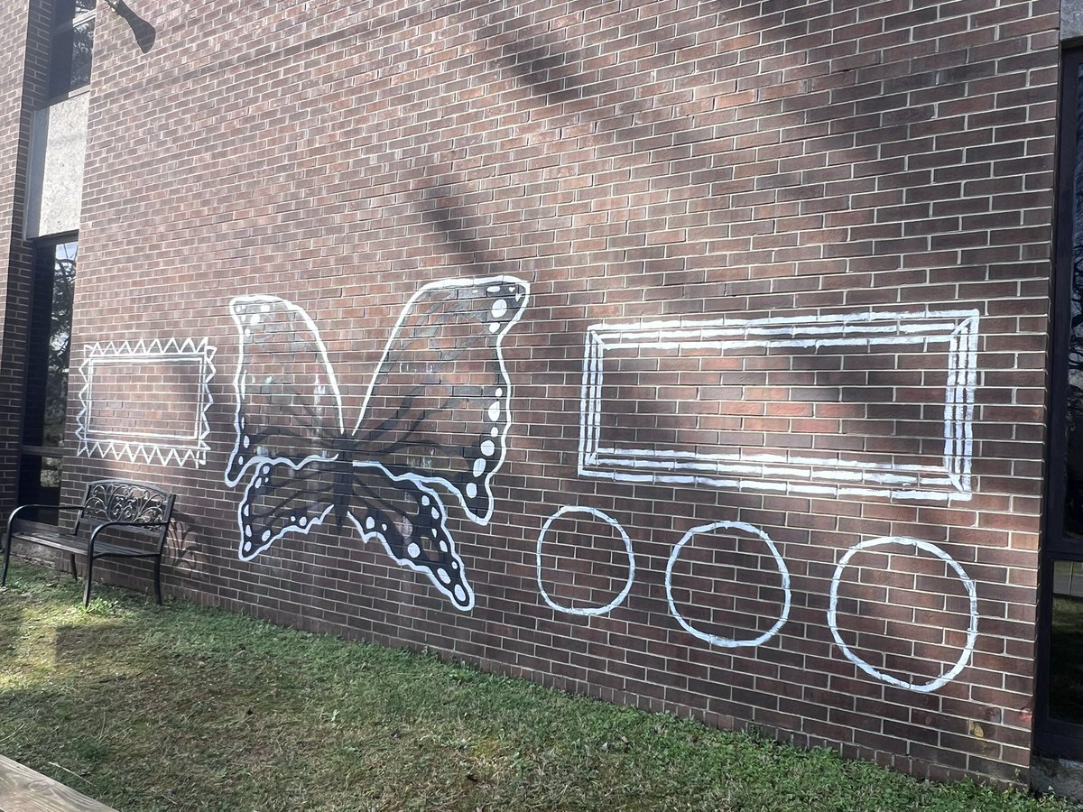 mrs_vanhout's tweet image. Visiting family in Oak Ridge, TN and checking out the pollinator garden at Linden Elementary!  🥰🦋🥼👩‍🔬#discoverthemagicofscienceeveryday #pollinators #scienceeducators #familyofeducators