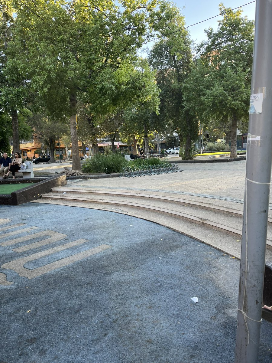 Marna_ar's tweet photo. @sebastiansichel hola alcalde, en la plaza de Ñuñoa, sector juegos de niños, solo hay escaleras para acceder y la mayoría venimos con coche, es posible que habiliten una rampa? https://t.co/IcOQB7aR2T