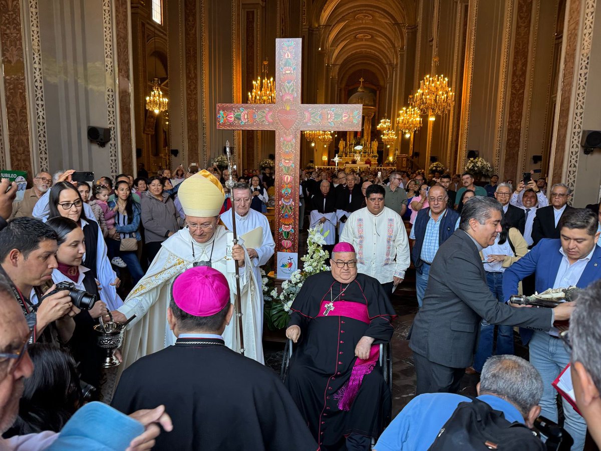 Mons. Ramón Castro tweet media