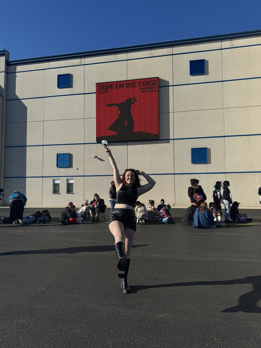 hyyhmuse's tweet photo. officially in hope world 

#HOPE_ON_THE_STAGE_TOUR #HOPE_ON_THE_STAGE_TOUR_ROSEMONT https://t.co/baBohPUYE0