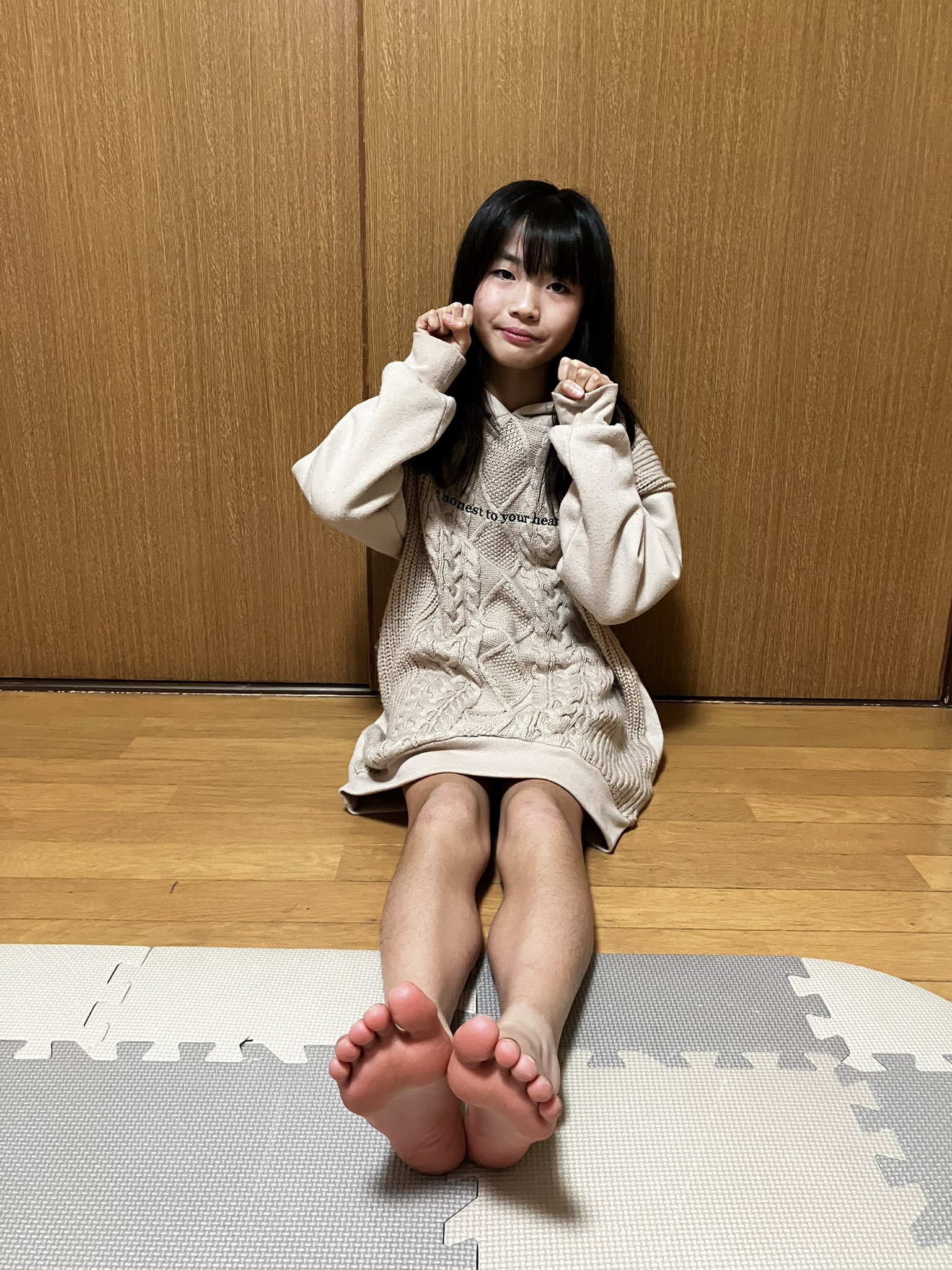 ジュニアアイドル 生足 