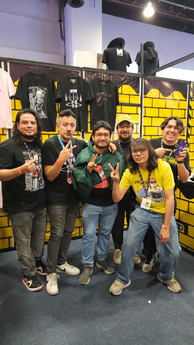 <a href="/BRCDEvg/">BRCDEvg</a> Cumpli mi objetivo de tomarme foto con todos, estan increibles las nuevas playeras y me lleve 2 de cartuchito, <a href="/RodriguezE1209/">Edda Rodríguez</a>