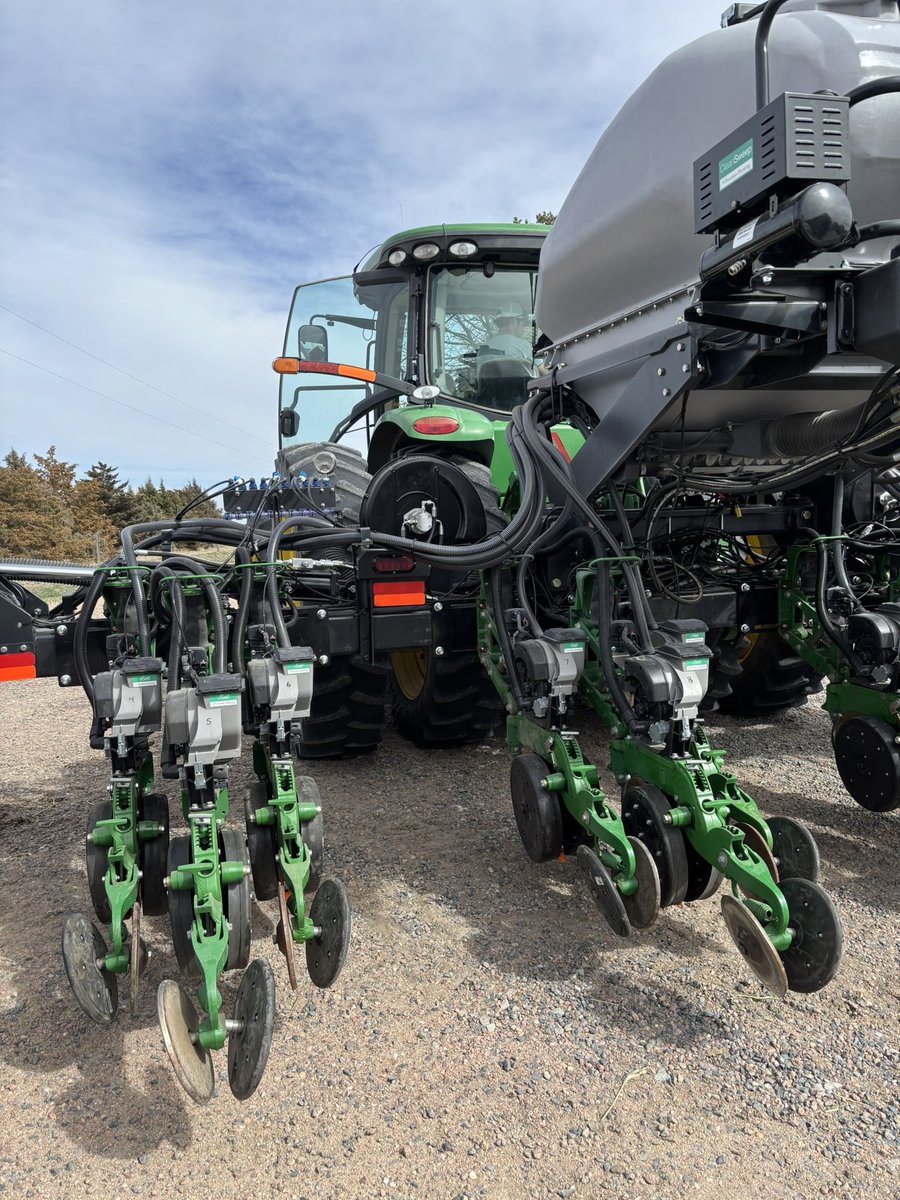 It’s been a long winter project but here we go! Excellent help and setup  from <a href="/TalbertPreston/">P.T.</a>, <a href="/godseyag/">Godsey Precision Ag</a> , @injunluke with all the setup and daydreaming. 10” wheat, 20” beans, and 30” corn using custom slides.