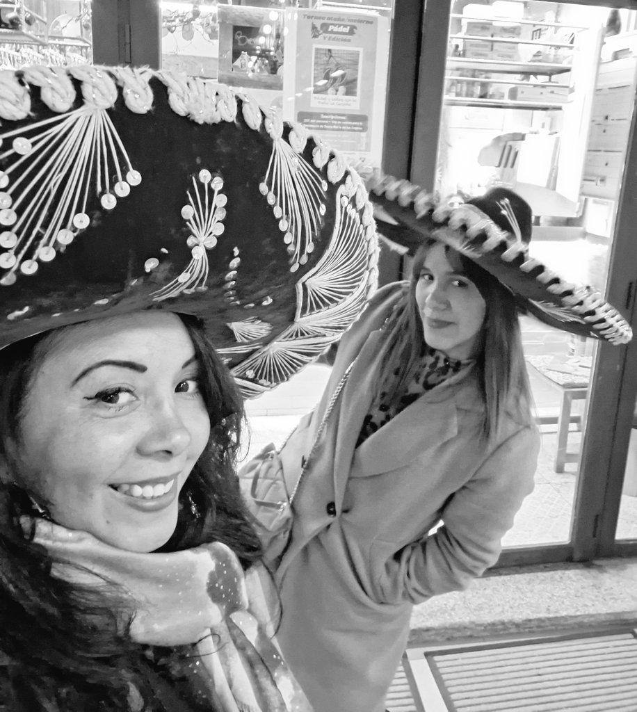Pilymoriano's tweet photo. Únicas! ¡Auténticas!  #amigasporsiempre #reencuentros https://t.co/fYyZlF6kqm