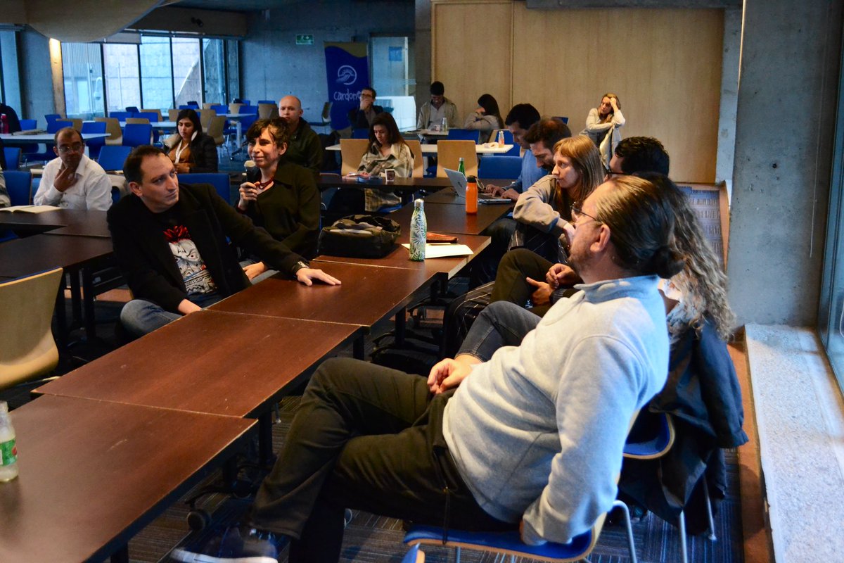 mafarahq's tweet photo. El currículo como proyecto cultural y la relación profesor/a-estudiante como núcleo de nuestro #ProyectoFormativo. Entorno a estos temas conversé con los participantes de #Cardoner, quienes están revisitando nuestra #IdentidadJaveriana y el modo de proceder jesuita. 💛💙 https://t.co/5BCAPyGQE4