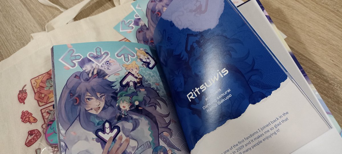 Got my package fron <a href="/leekprojectzine/">Nostalgic Project zine (soon)</a>'s World is zine  💫 thank you admins for bringing this amazing project to life. If you like Vocaloid keep an eye on their next projects!