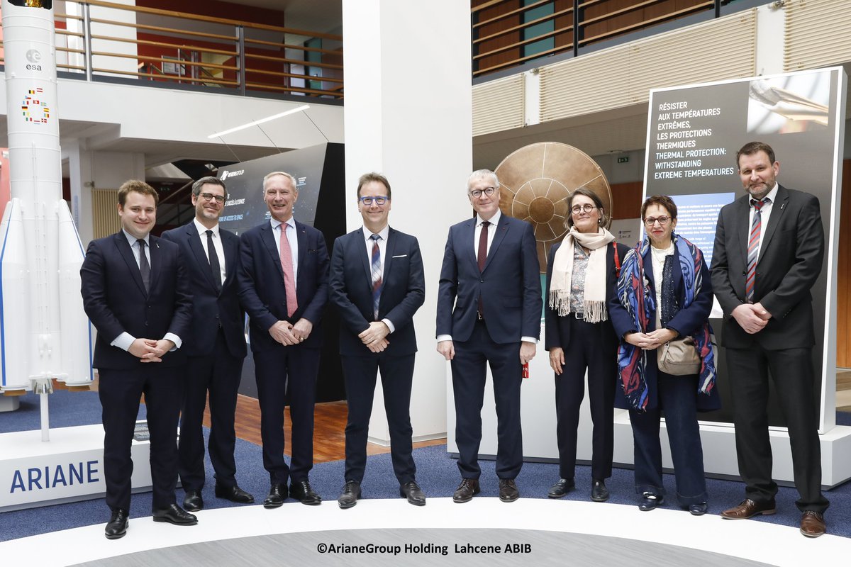 Ambassadeur Stephan Steinlein (@ambdeenfr) on Twitter photo Visite à Bordeaux. Je suis impressionné par la diversité des relations 🇫🇷🇩🇪! Au programme de la 1e journée: le design au cœur de l’innovation avec Aino Schlaegel de Achtung Kultur!, <a href="/ArianeGroup/">ArianeGroup</a>, fleuron de notre coopération, et un échange inspirant avec M. le Maire Pierre Humic. Visite à Bordeaux. Je suis impressionné par la diversité des relations 🇫🇷🇩🇪! Au programme de la 1e journée: le design au cœur de l’innovation avec Aino Schlaegel de Achtung Kultur!, <a href="/ArianeGroup/">ArianeGroup</a>, fleuron de notre coopération, et un échange inspirant avec M. le Maire Pierre Humic.