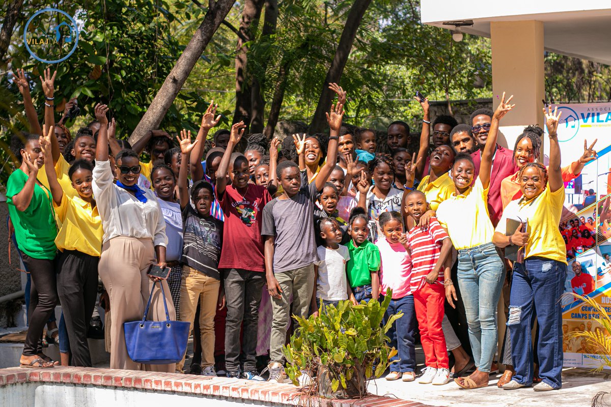 Kikote_ayiti's tweet photo. L'association VILAJLA en fête, a réuni des jeunes pour une belle discussion sur l'impact de leur engagement social dans la communauté. Yves Godfred Joseph et Oscare Sifra ont animé l'échange sous la modération d'Alberte Romelus. #JeunesseEngagée #VILAJLA #fete https://t.co/27ZihRP3I2