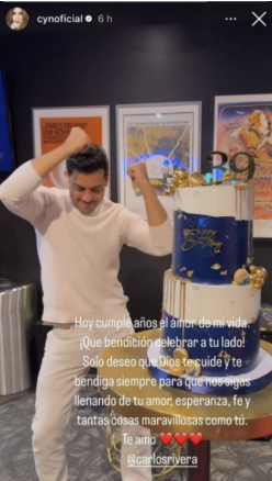 Tony_Luna911's tweet photo. Cynthia Rodríguez celebrando el cumple de Carlos Rivera!! Qué bonito!!! 😍😍😍 https://t.co/CeXpHI4v6u
