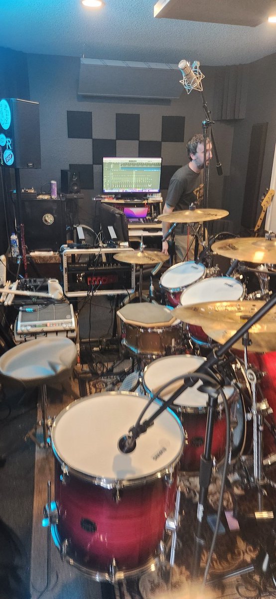 TheExiledMartyr's tweet image. Welp all that&apos;s left is vocals