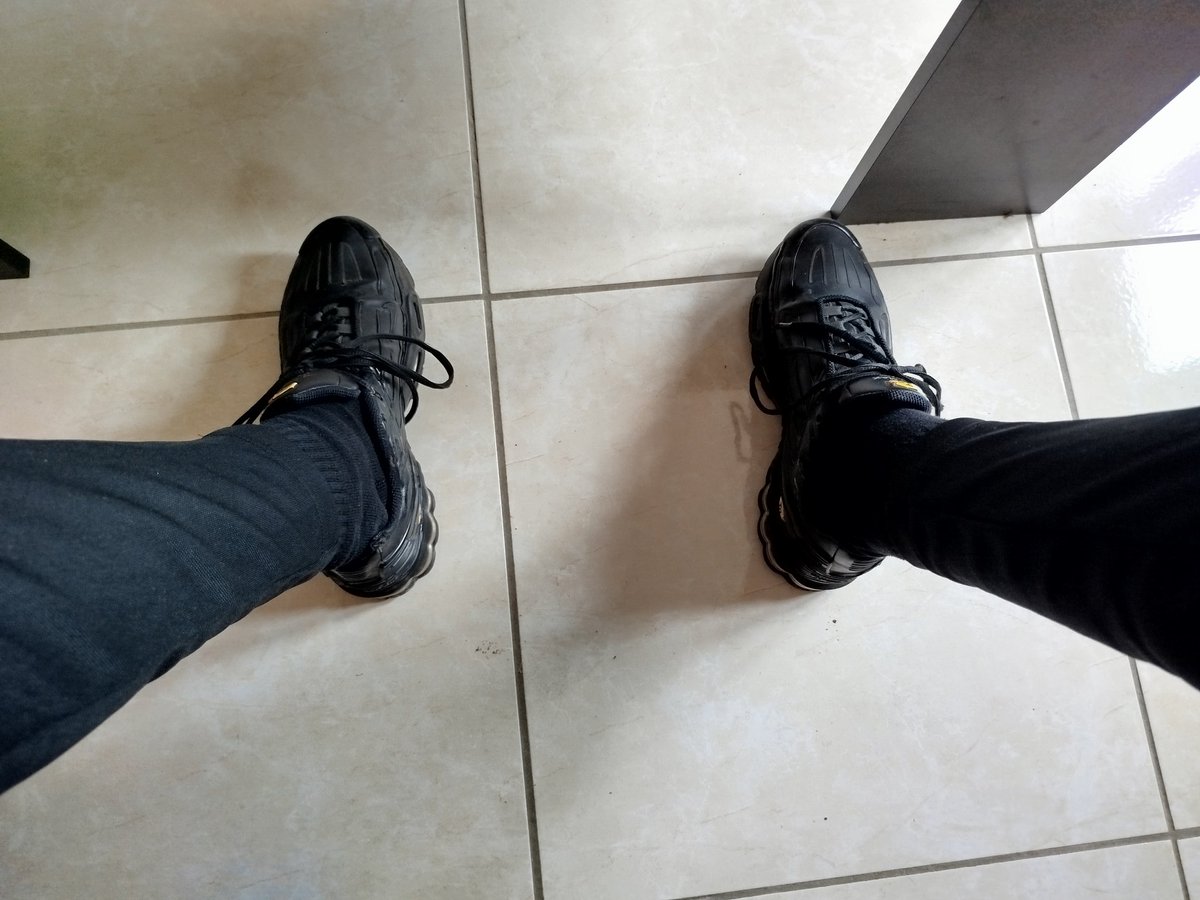 masteryacine's tweet photo. Aux pieds! 
#findom #master #cashmaster #moneyslave https://t.co/k4sBi0Qg56