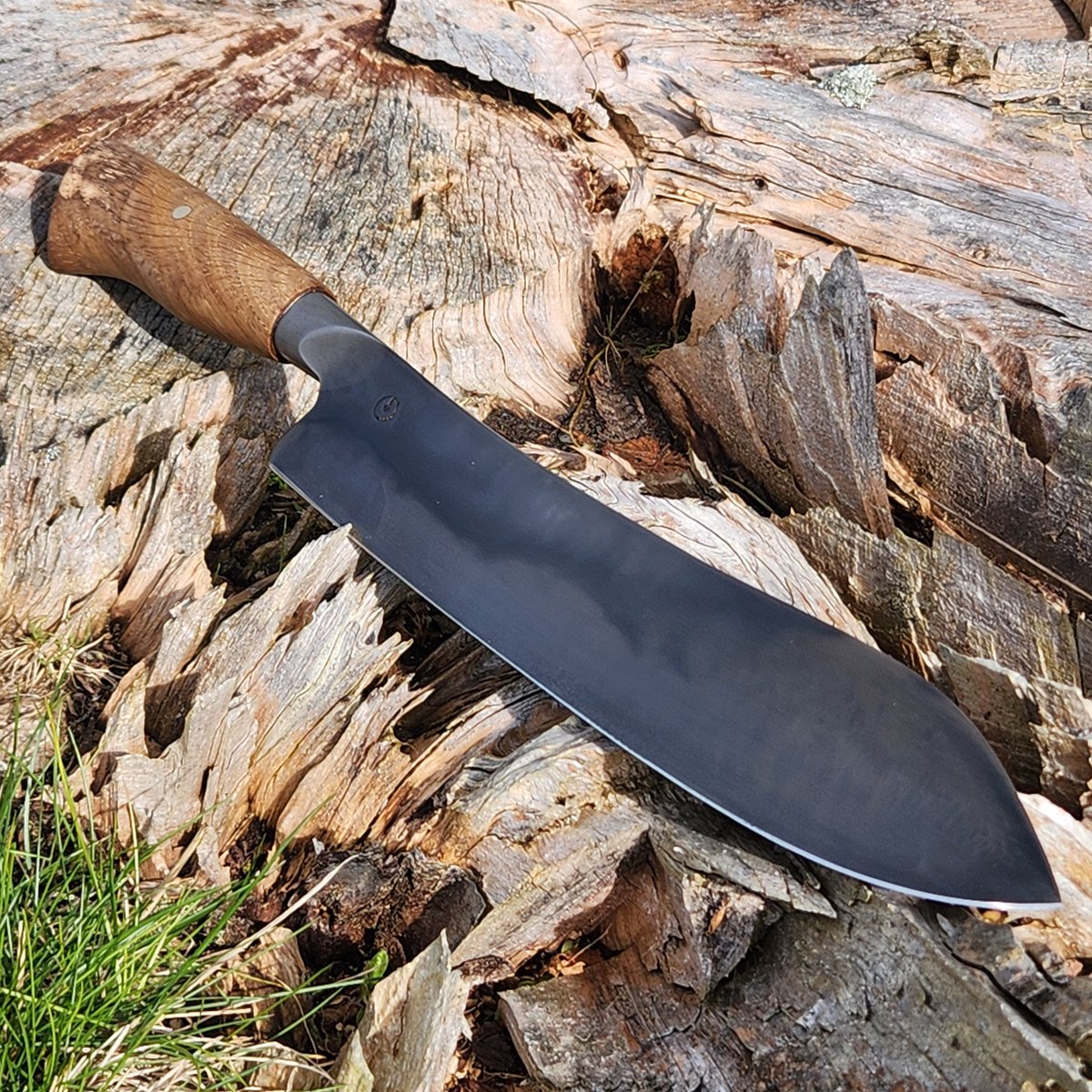 OffTrackArts's tweet image. Hey thanks for having me. I really enjoy making knives. Here&apos;s one I recently finished up in W2 and river oak.