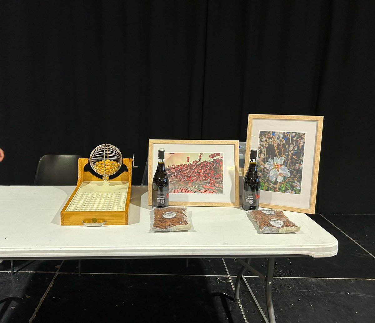 Aquest dissabte, s'ha celebrat la dotzena edició del Dinar Solidari amb colaboració amb Càritas Santa Eulàlia. Alguns alumnes de 4t d'ESO han participat en l'organització i el servei de l'acte. Moltes gràcies a tothom per participar-hi i per la solidaritat demostrada!