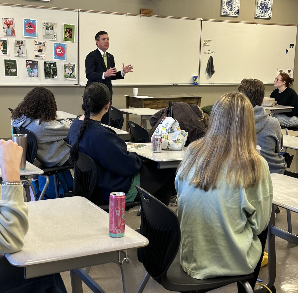 dburroughs_chs's tweet photo. What an honor to have DA Champ Crocker sharing his courtroom wisdom with the AP Lit classes as they prepare for the upcoming Paradise Lost trials! https://t.co/IkbvuEFZGm