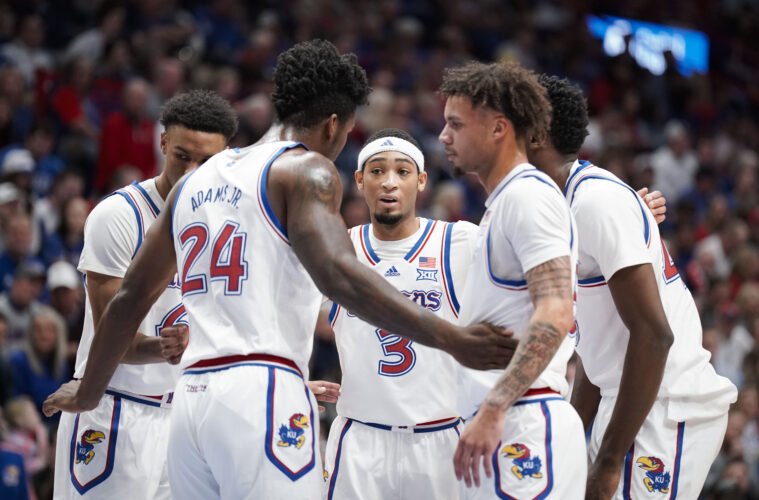 J2dastaR's tweet photo. @KUHoops please don't become the 2nd best KU team NOT to win a championship. 6 games. Fight for it!! I STILL BELIEVE!!!! #ROCKCH https://t.co/HH3EMw5tOm