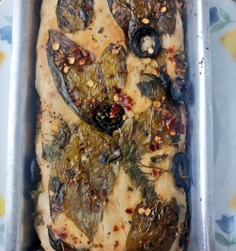 MusingGee's tweet photo. Good Morning. ✨ 

Back to sourdough baking after so long. Thanks for the starter @DipeshDutt and starter revival trick @priyankacmsk . https://t.co/60sybdpORl