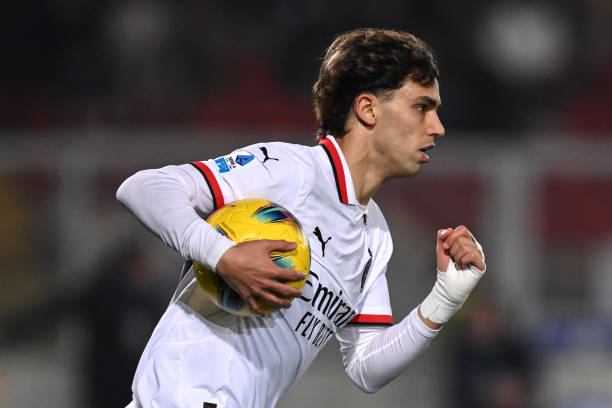 Mercado_Ingles's tweet photo. AC Milan le ha comunicado al Chelsea que el club NO ejercerá la opción de compra por el atacante Portugues, Joao Felix (25) y el jugador regresará al club Ingles a final de temporada. [Calciomercato] ❌🇵🇹 https://t.co/4fpPXXieVl