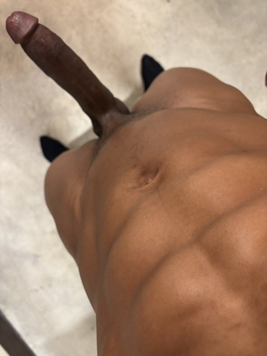 thebig1xxx's tweet photo. Bigger than your average 😏 https://t.co/73sYVe7uad