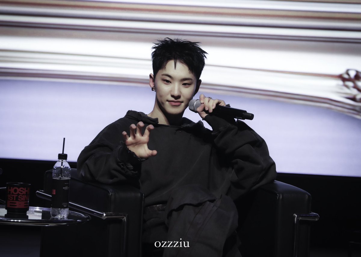 ozzziu's tweet photo. 250316 호시우지 팬파티
🖤🖤🖤🖤🖤🖤🖤
#호시 #HOSHI #세븐틴 #권순영 https://t.co/Zk9uA03uVe