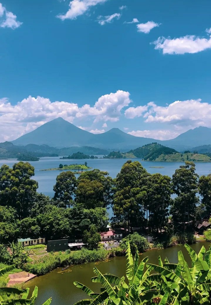 bravniwamanya's tweet photo. You will never see these Beautiful sceneries unless you in Uganda the pearl of Africa.
#ExploreUganda
#certifiedtourguide
#POATE2025
๐ธ @matiyaluyiima https://t.co/gLgeRZZKAl