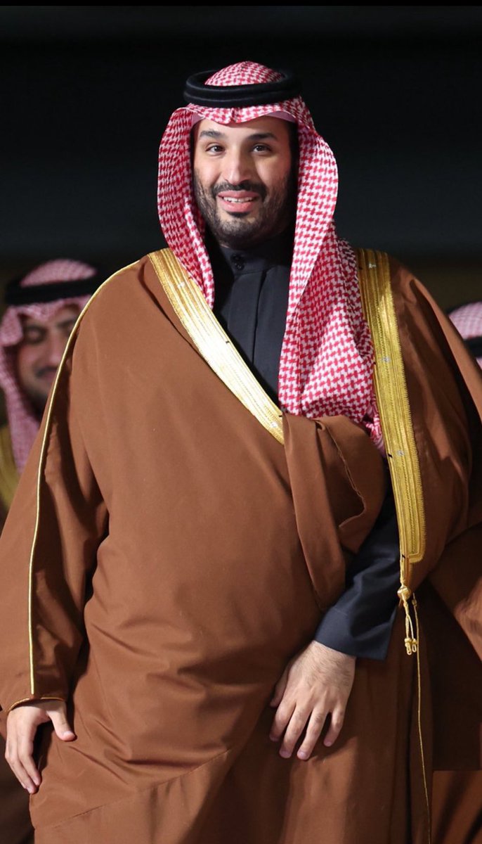 BinJolui's tweet image. الزَّعَامَةُ تَعْرِفُ زَعِيمَهَا  
فَبِأَبِي سَلْمَانَ تَحْيَا الْمَعَالِي  

رَجُلٌ مِنْ صُلْبِ الْعُرُوبَةِ جَاءَ  
يَمْلَأُ الدُّنْيَا بِعَزْمٍ وَآلِ  

#جلوي✍️