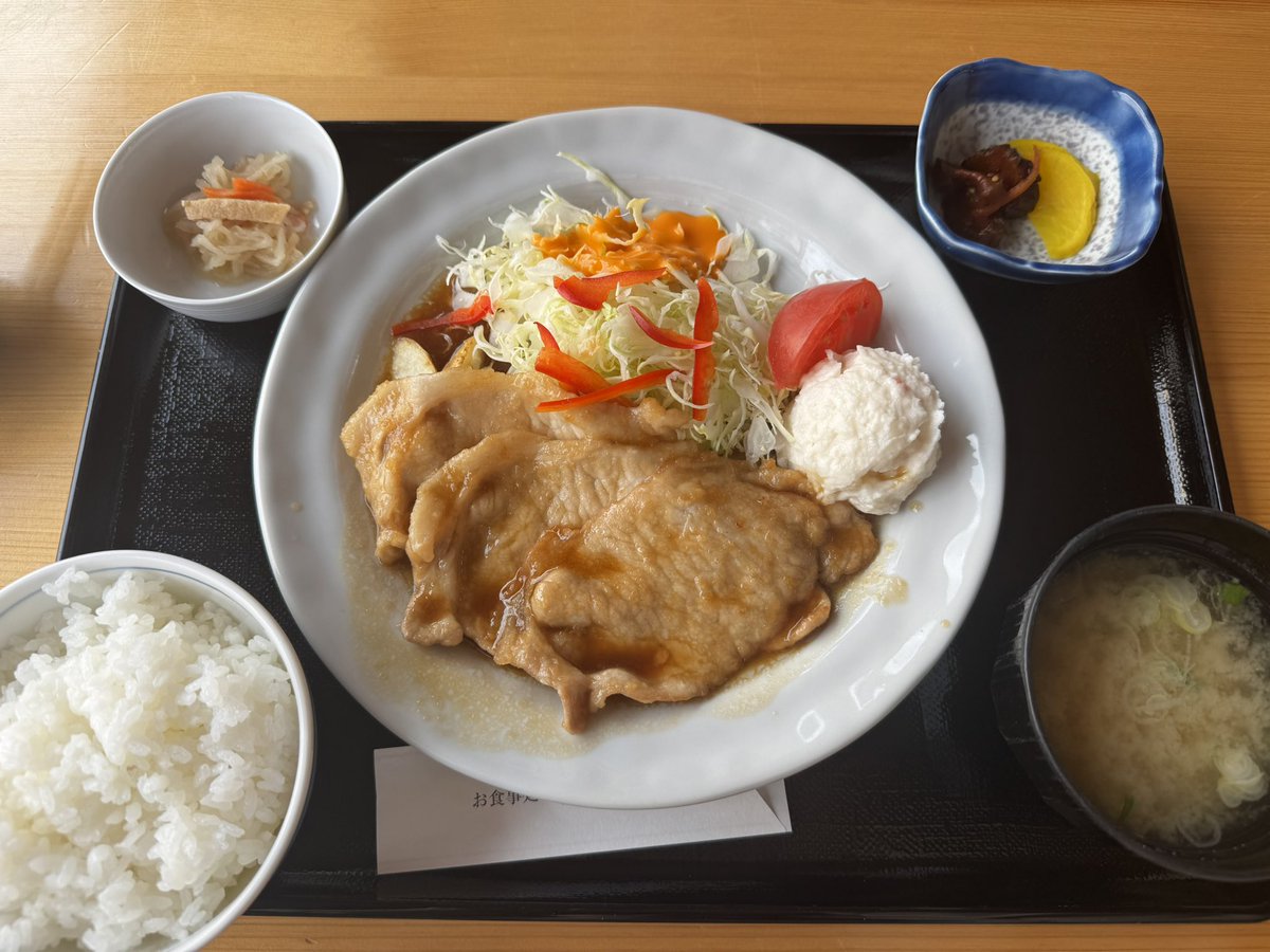 okukujicycle's tweet photo. 久慈川サイクリングロード沿いにある道の駅はなわの隣にある天領ではお食事がお楽しみいただけます♫
また直売所の隣にある軽食天領の郷でも麺類、丼ものがメインでお召し上がりいただけますのでこちらにお越しの際はぜひお立ち寄りください♫ https://t.co/hpwev9jHtd