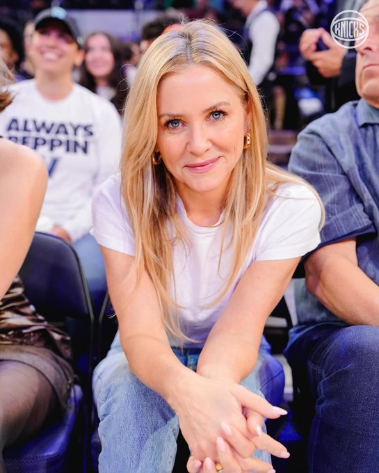 Jessica Capshaw courtside