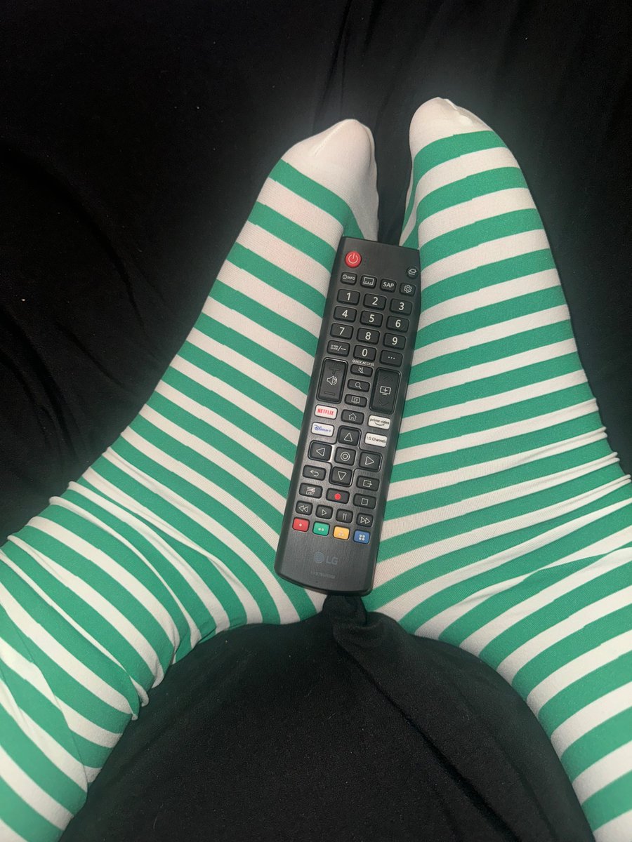 Missathegiantes's tweet photo. 💚💚💚 #giantess #findomworship #size13womensshoes https://t.co/rVPIS6oCr5