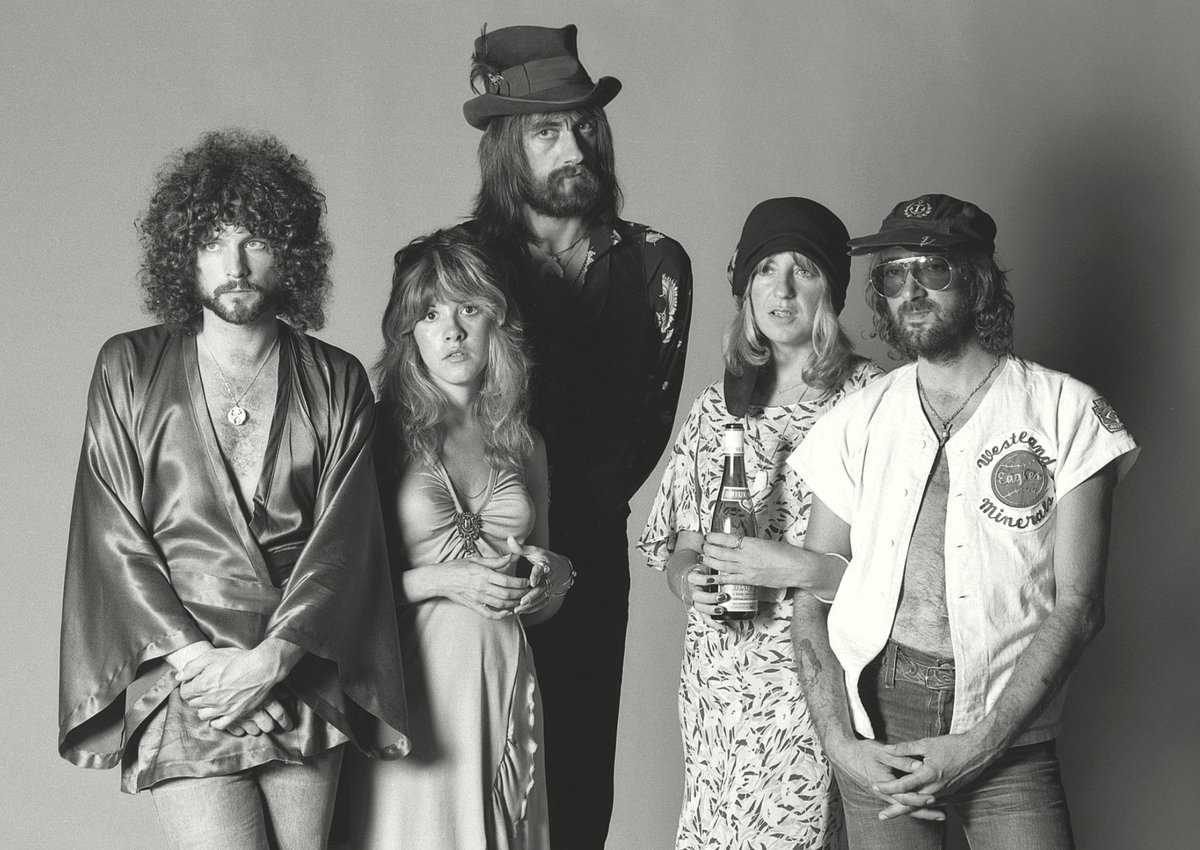 ¡Esta semana le rendimos tributo a #FleetwoodMac! No se pierdan los mejores covers de temas como "Go Your Own Way", "The Chain", "Landslide", y muchas canciones más! Este martes en punto de las 8pm por <a href="/HorizonteJazz/">Horizonte 107.9 FM</a> 107.9 FM con <a href="/genteimprobable/">José Enrique Fernández</a> <a href="/ymariaemilia/">María Emilia Fernández</a>