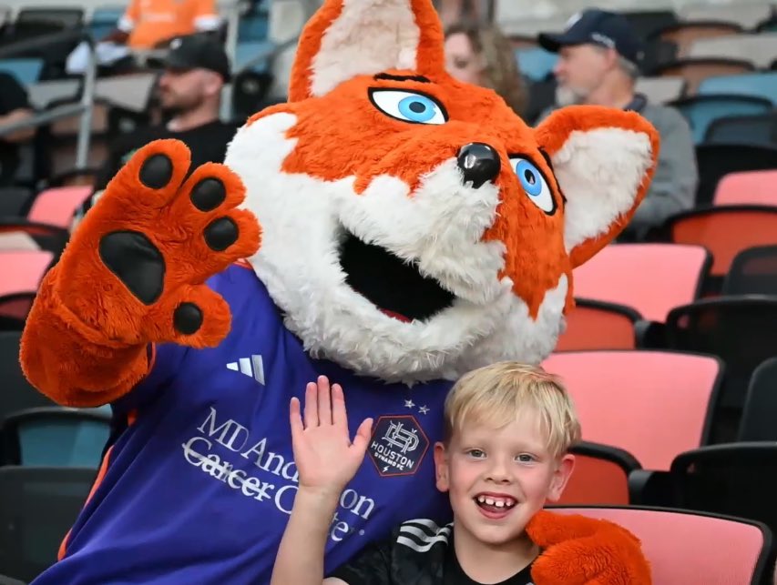 MsKriNT's tweet photo. Fun with Diesel at the @HoustonDynamo game #houstondynamo #ForeverOrangeForeverHouston #soccer #houstonsoccer #dynamodiesel https://t.co/6Eme4NfUC1